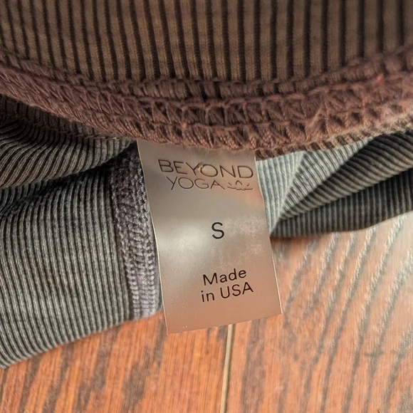 Beyond Yoga Women's Green Joggers Lounge Pants Lightweight Active Workout Casual - Picture 7 of 7